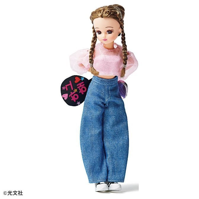  Licca doll with braids, pink top, wide-leg jeans, and white sneakers.