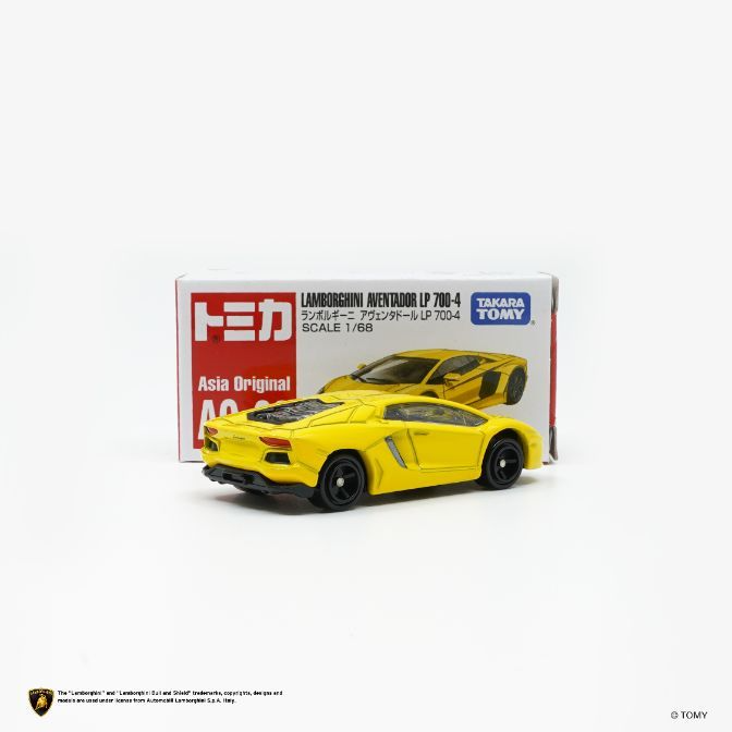  Yellow Lamborghini Aventador LP 700-4 toy car with box, scale 1/68.