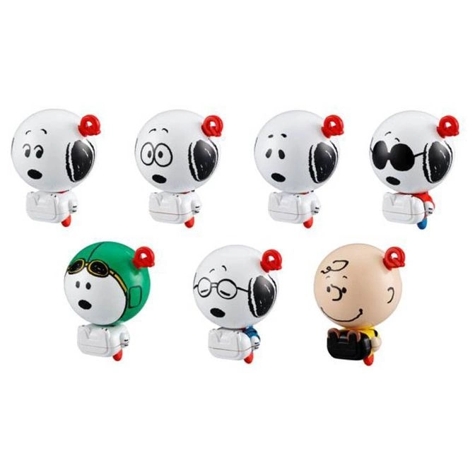  Snoopy and Charlie Brown bobblehead toy figures with various expressions and outfits.