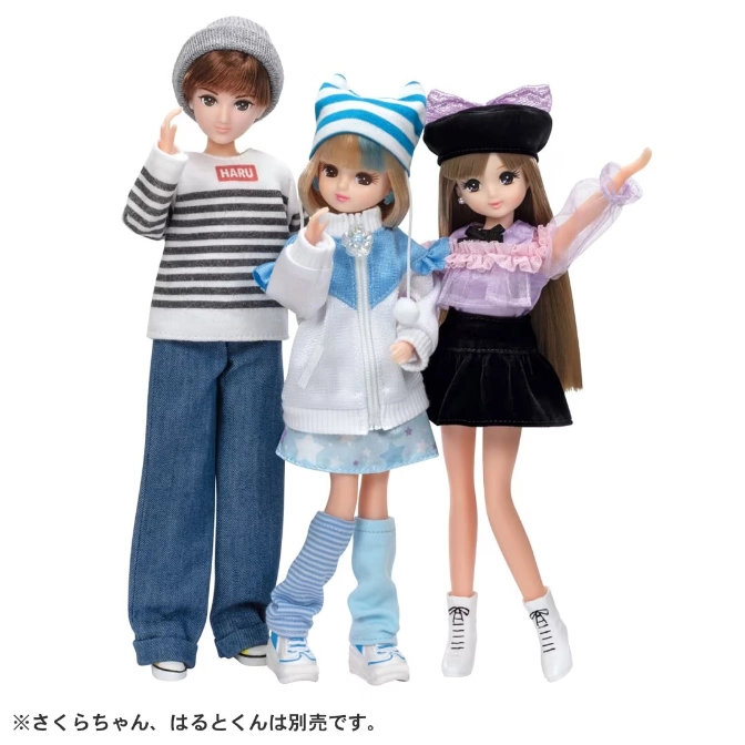  Three Licca-chan dolls: boy in beanie, girl in striped hat, girl in beret, all in stylish outfits.