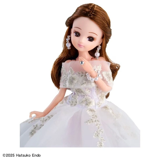  Doll in white gown with pearl jewelry. Brown hair, big eyes. Wedding or formal attire.
