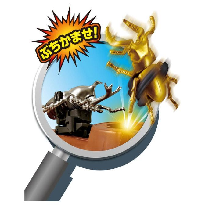  Toy beetles battling in a magnifying glass, one silver, one gold. Japanese text bubble.