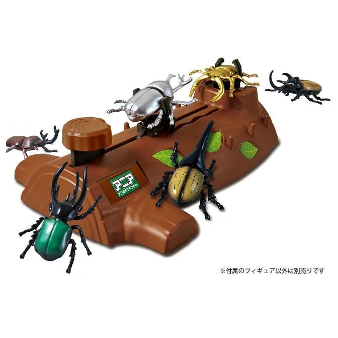 Toy insect display with stag beetles, rhinoceros beetles, and a brown base with leaf details.
