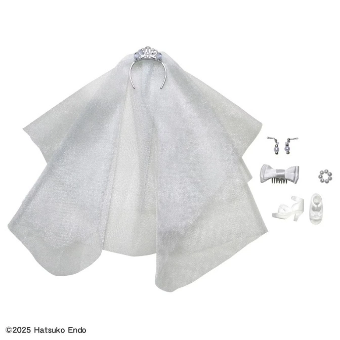  Toy wedding set: veil, tiara, shoes, earrings, hair comb, and pearl accessories.